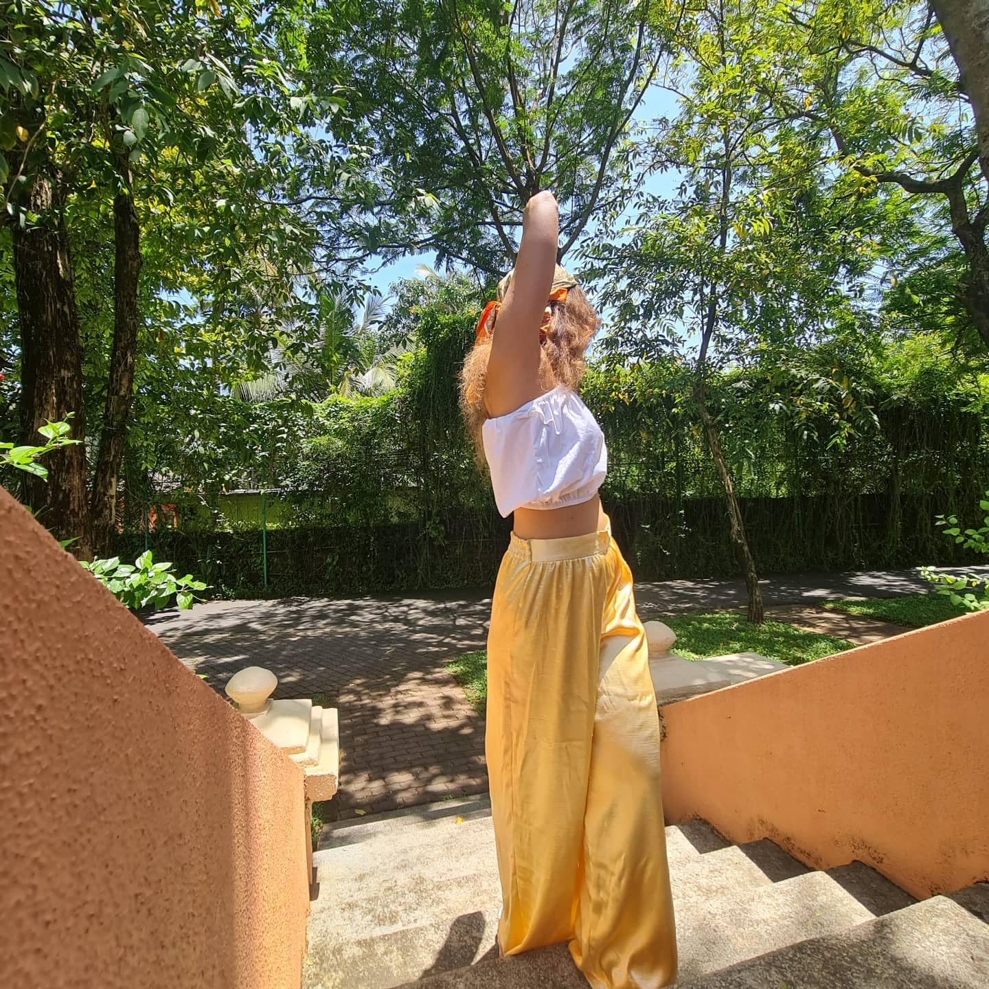 MARCEL & MAE Women's Satin Wide-Leg Pants | High-Waisted Flowy Trousers | Shimmer Finish for Party, Evening & Festive Wear (US, Alpha, X-Small, Regular, Regular, Black) Gold